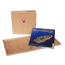 Nad Slovenskom s drevenou kazetou